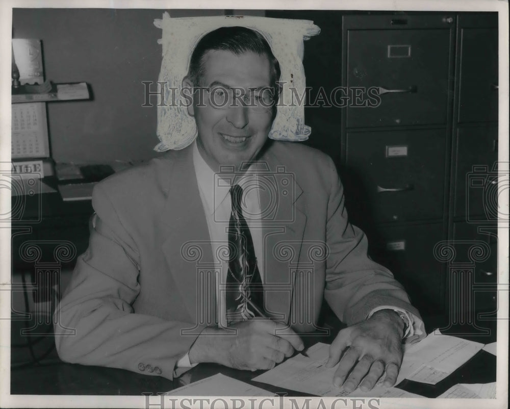 1953 Press Photo E.J. Bender Muntz TV Reporter- Historic Images