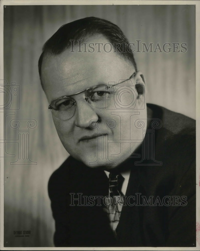 1958 Press Photo Jerry Bowman wearing an eyeglass- Historic Images