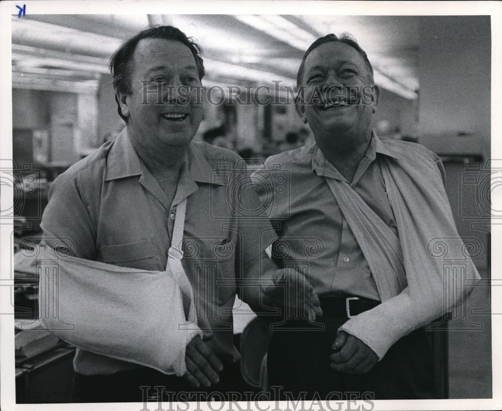 1971 Press Photo Columnist George Condon and Drama Critic Peter Bellamy- Historic Images