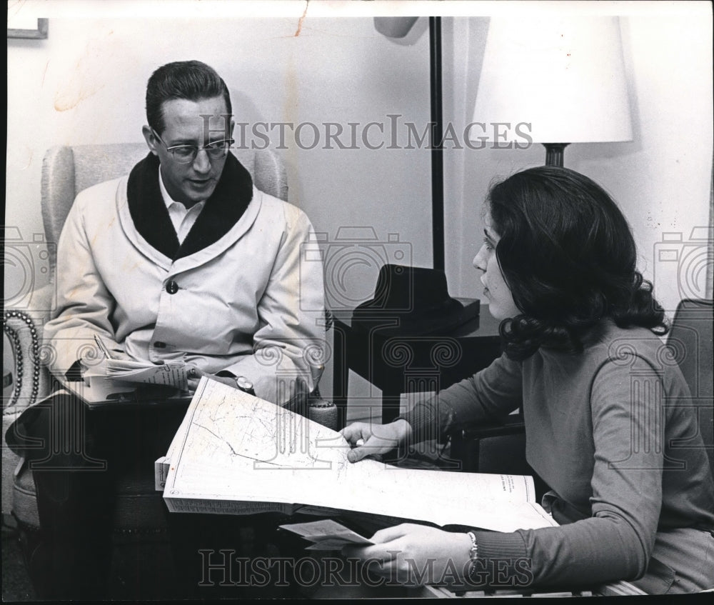 1965 Press Photo Allan Asbolt interviewing Marcia Aronoff- Historic Images