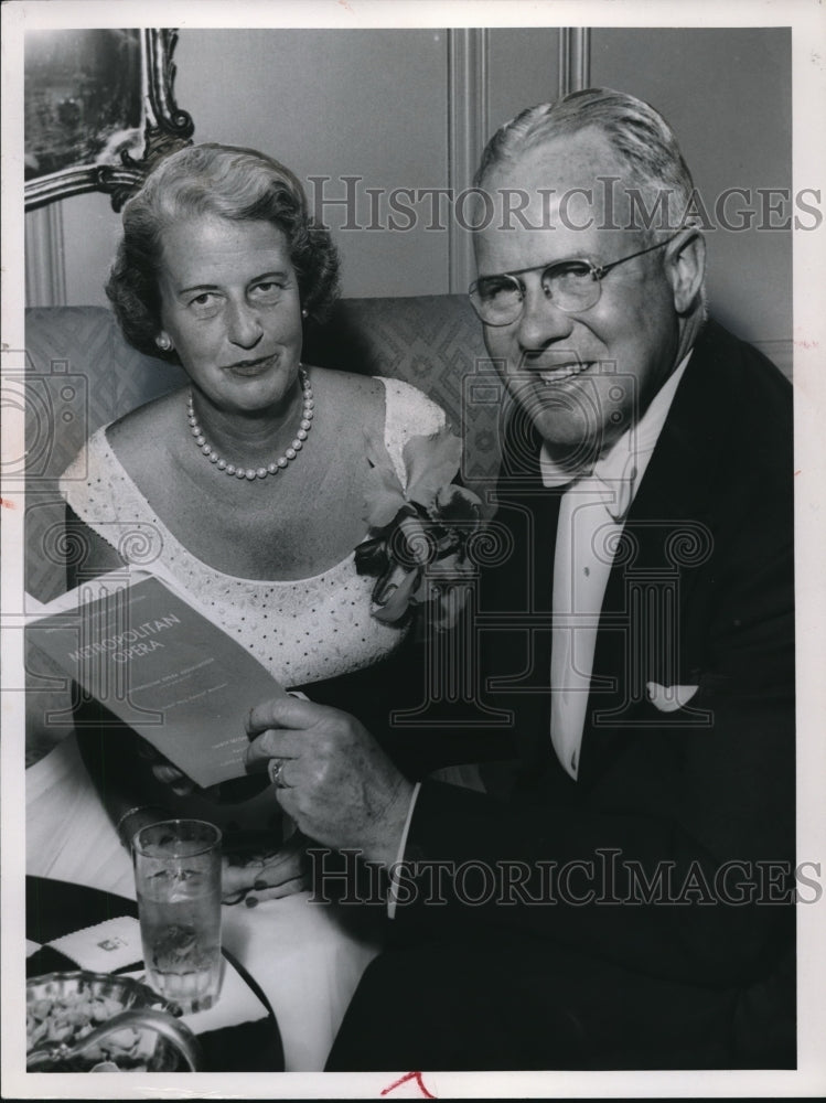 1957 Press Photo Mr and Mrs Raymond - Historic Images