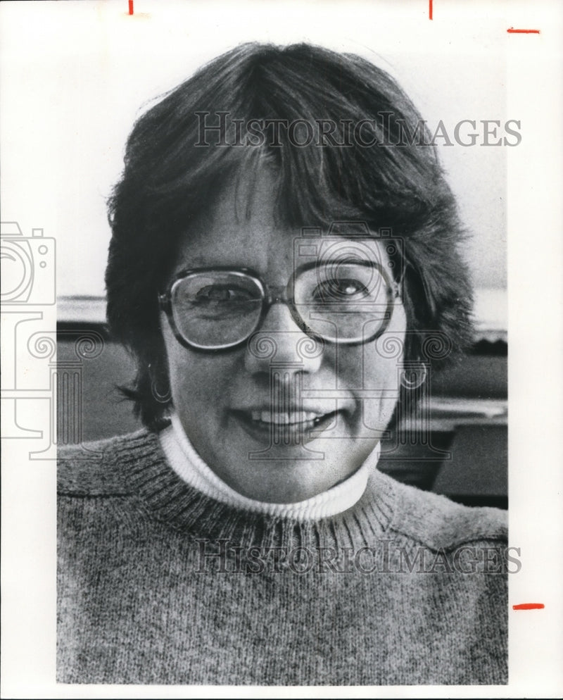 Load image into Gallery viewer, 1977 Press Photo Barbara Ragle Barnes, head of Laurel School
