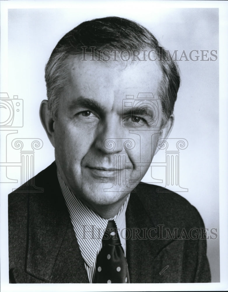 Load image into Gallery viewer, 1983 Press Photo Thomas M. Burak Vice-Pres./Design Director Schumacher Fabric
