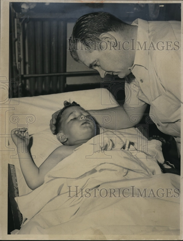 1954 Press Photo baby Kenneth Broyles and his father- Historic Images