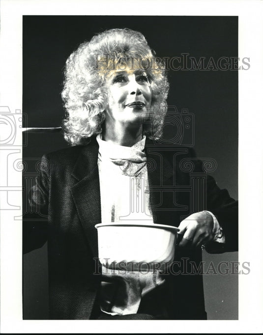 1986 Press Photo Jona Carroll Ethnic Cookbook Author Made Video- Historic Images