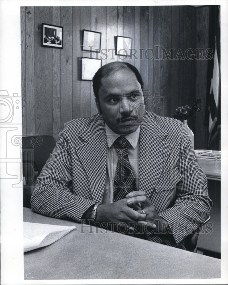 1972 Press Photo Gladsotne C. Chandler Jr City Manager East Cleveland- Historic Images