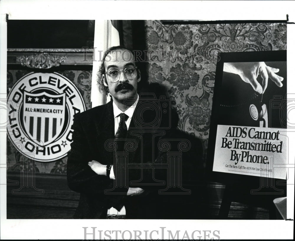 1967 Press Photo Dr. Leonard H. Calabreese at the Cleveland City Hall- Historic Images