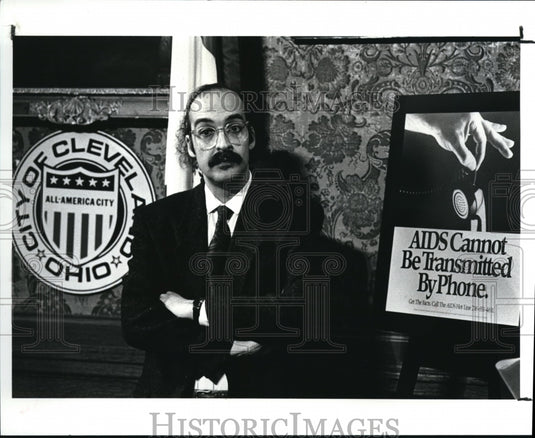 1967 Press Photo Dr. Leonard H. Calabreese at the Cleveland City Hall- Historic Images