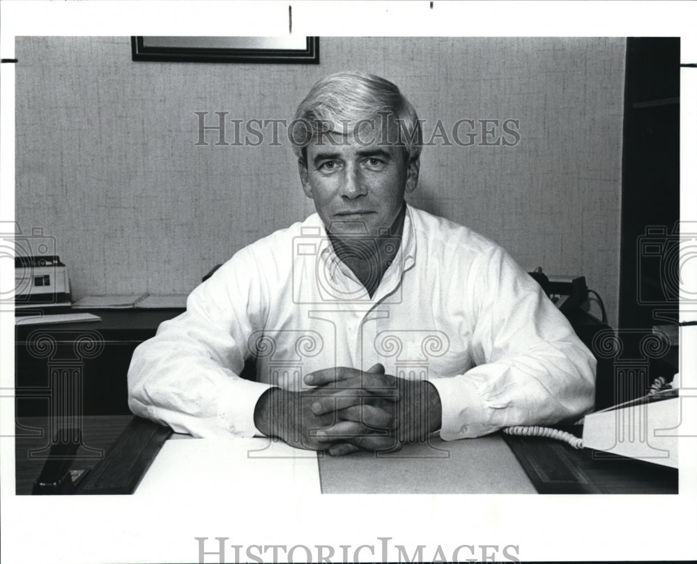 1989 Press Photo Owen Campbell Sr., Wright Nursing Home 13315 Detroit Rd. - Historic Images