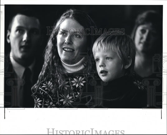 1990 Press Photo Nina Garfield Charlton and her five year old son Harry- Historic Images