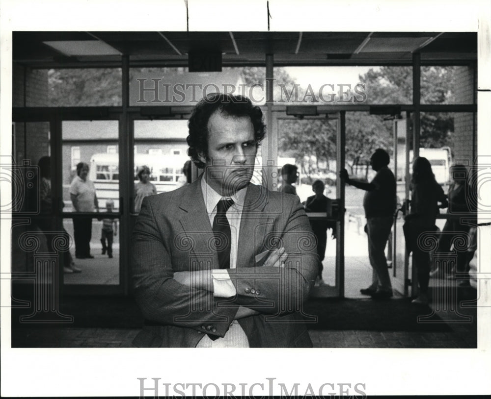 1988 Press Photo School board member James M. Carney Jr.- Historic Images