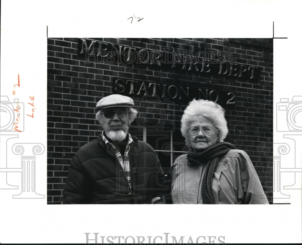 1991 Press Photo The Carpenters of Mentor in front of the old fire station- Historic Images