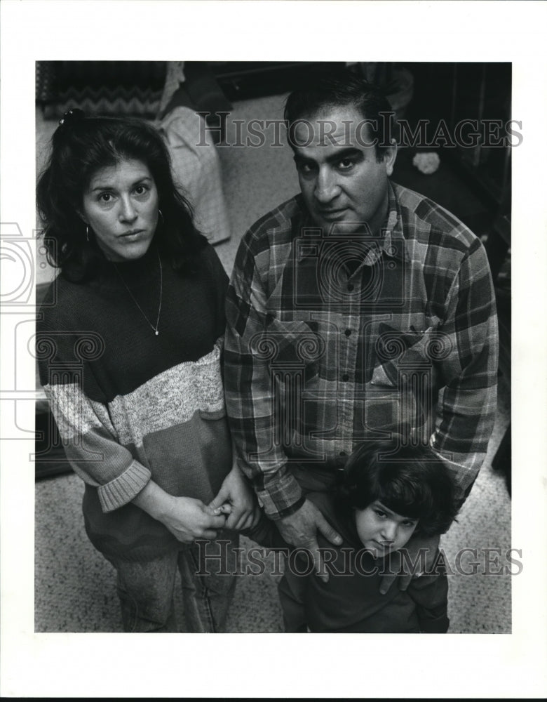 1991 Press Photo David Davoudi, wife Sharon got fuel oil pumped into house - Historic Images