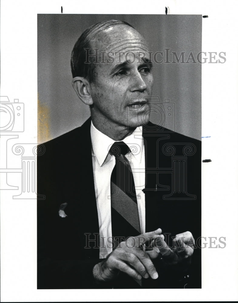 1987 Press Photo Dr Ken Cooper, guru of aerobics at a press conference- Historic Images