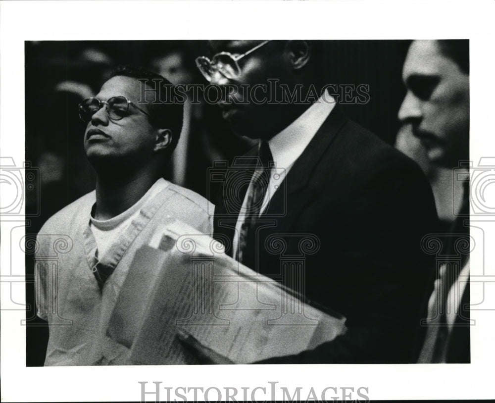 1992 Press Photo Eric Cotto Student of Cleveland State from Puerto Rico at Court- Historic Images