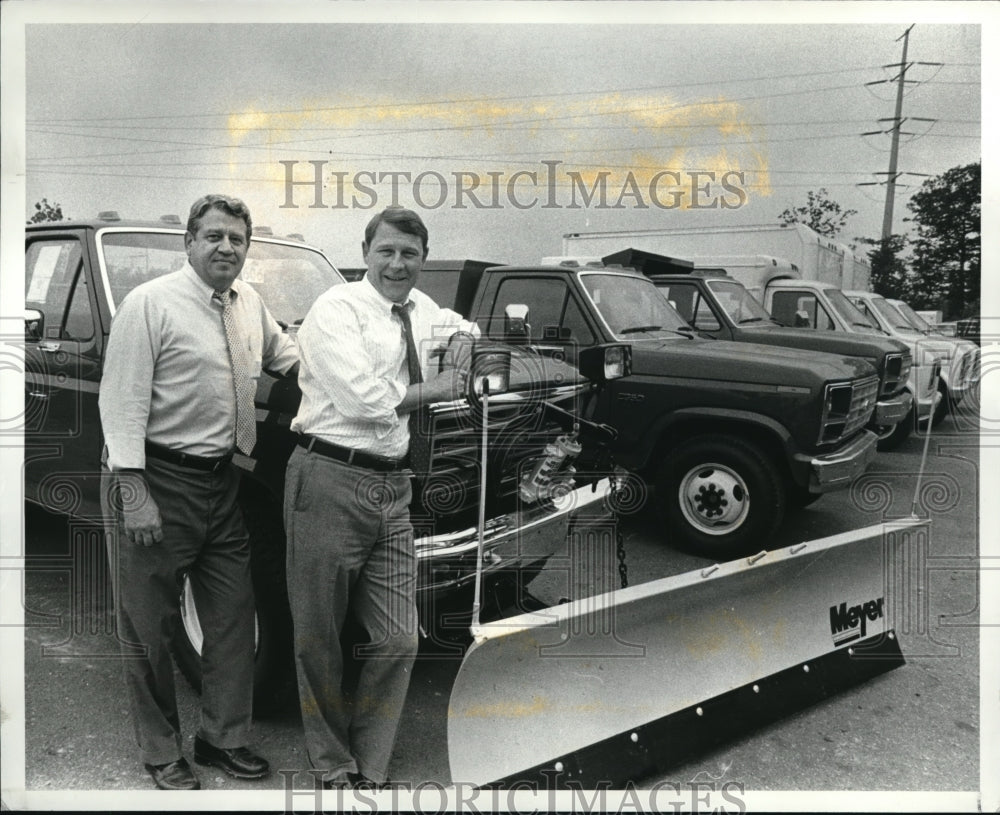 1985 Press Photo Evan Corns &amp; Fred Bongiovanni of Great Lake Truck Equipment - Historic Images