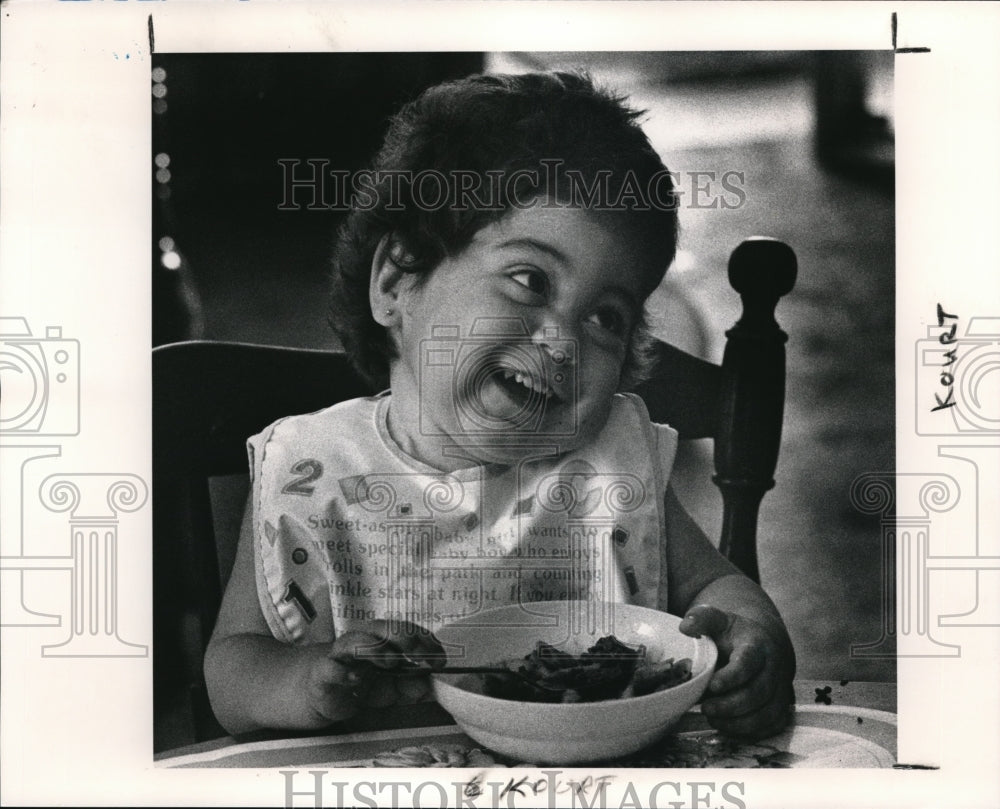 1991 Press Photo Kourtaney Collins plays faces with her mother - Historic Images