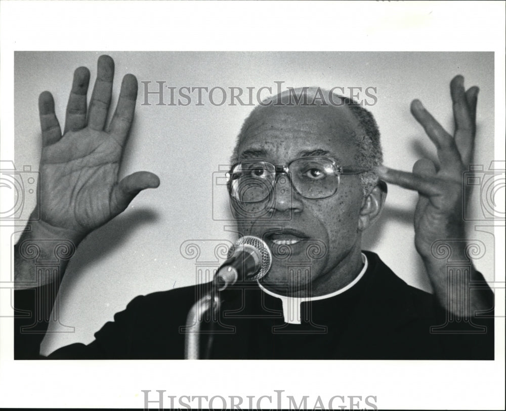 1991 Press Photo Father George Clements a Chicago priest- Historic Images