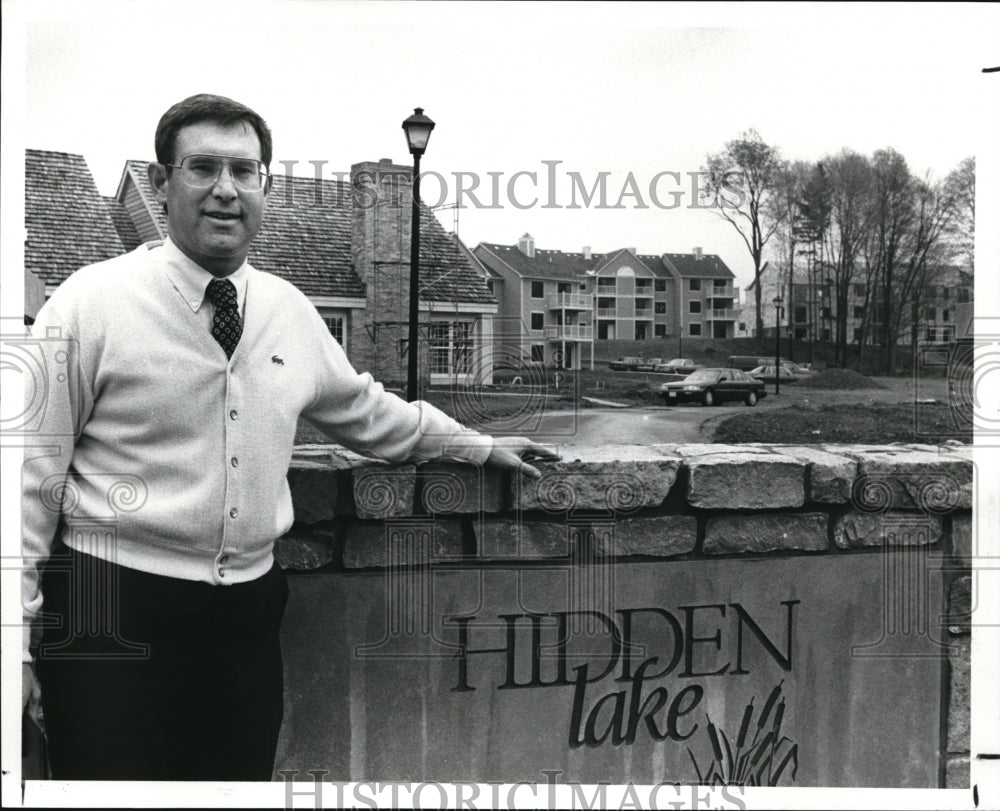 1989 Press Photo Hidden Lakes Roger Clingman- Historic Images