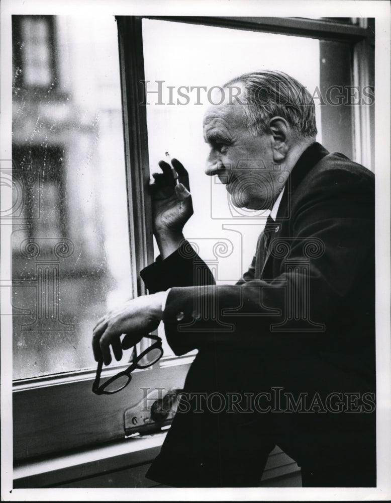 1958 Press Photo Dan Duffy, Democratic politician looks out of window - Historic Images