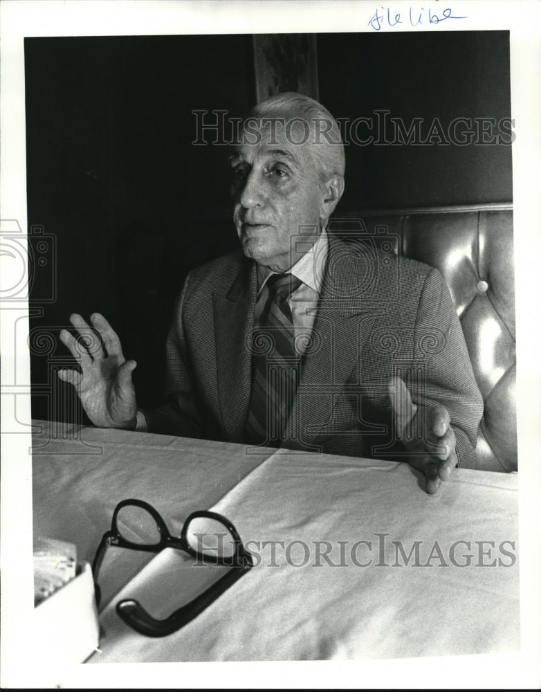 1987 Press Photo Clifton Daniel Of The Book Chronicle Of The 20th Century- Historic Images