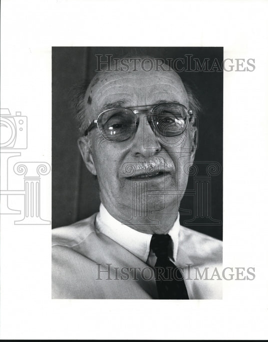 1989 Press Photo Royal Appliance Earl Cork Retiring after 64 years - Historic Images