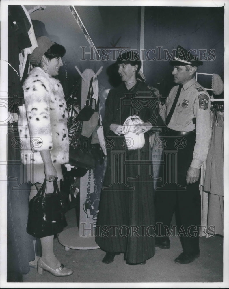 1969 Press Photo Terry epstein Kay Murphy Capt Donald Doran - Historic Images