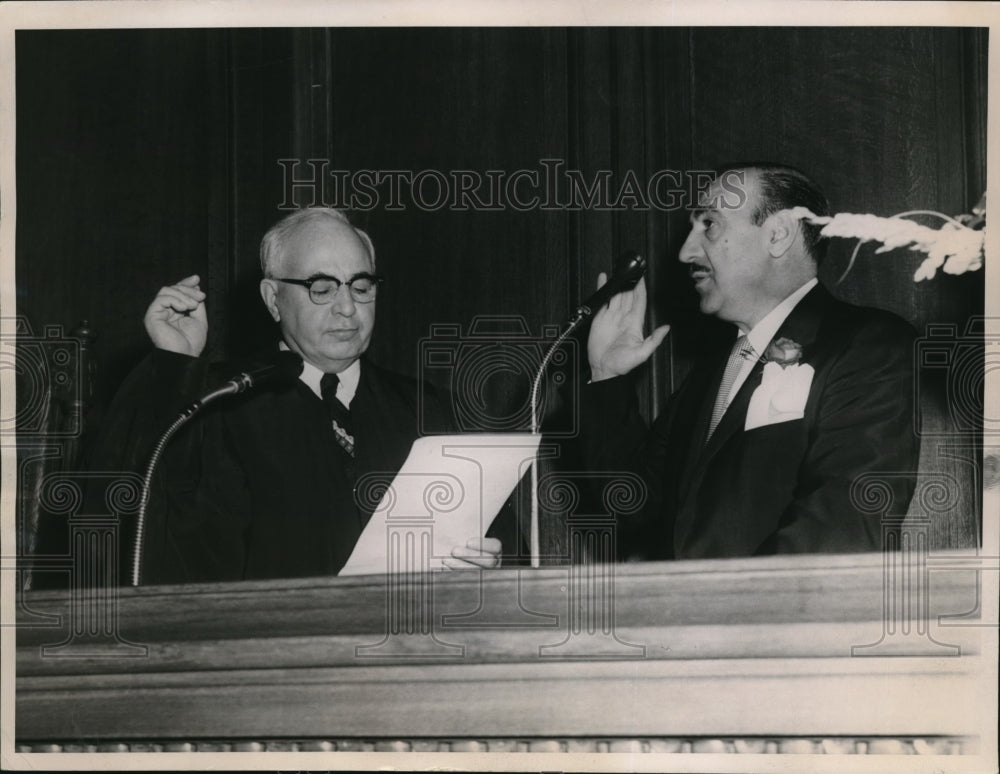 1955 Press Photo Judge Joy Seth Herd swearing in Mayor Anthony J. Celebrezze- Historic Images