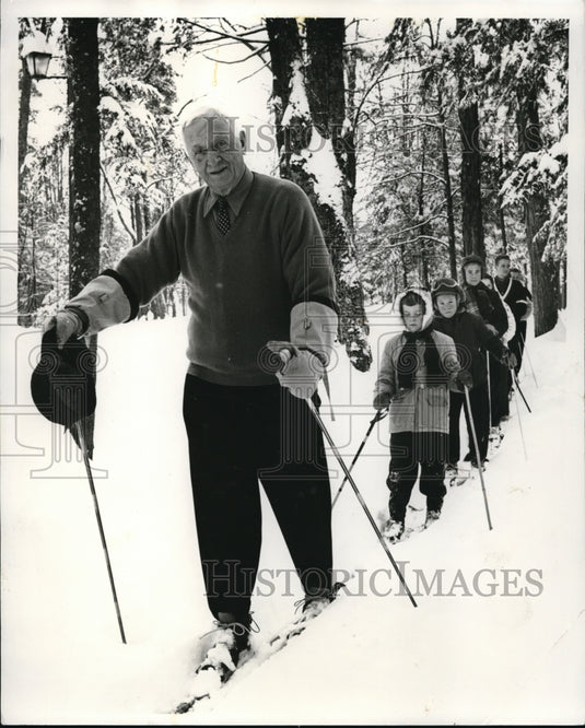 1955 Press Photo Cyrus Eaton celebrates 75th Birthday with Youngsters in Quebec.- Historic Images