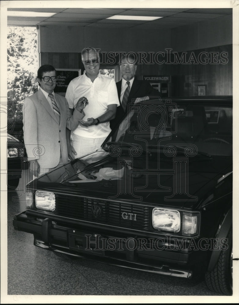 1984 Press Photo Paul Moneypenney, Donald L. Vecsey (center) John Copella (left)- Historic Images