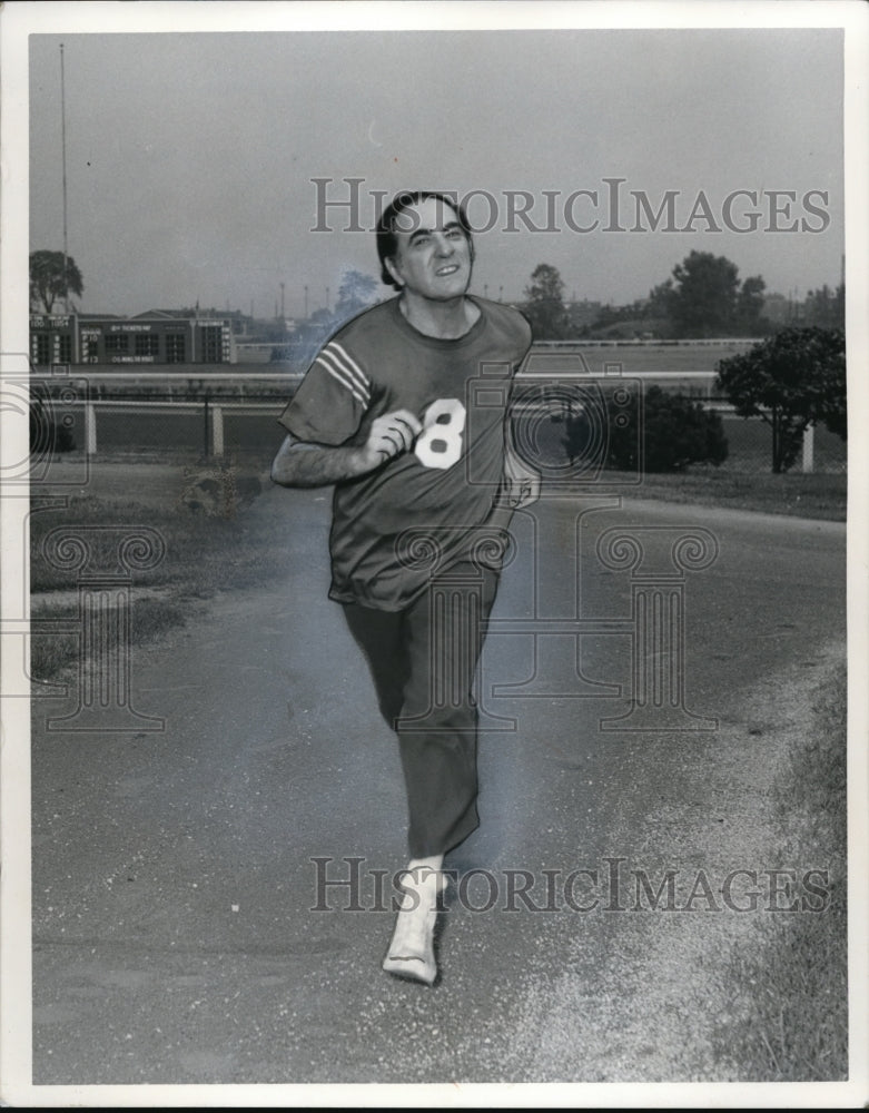 1974 Press Photo Alan Drake Thistledown Announcer- Historic Images