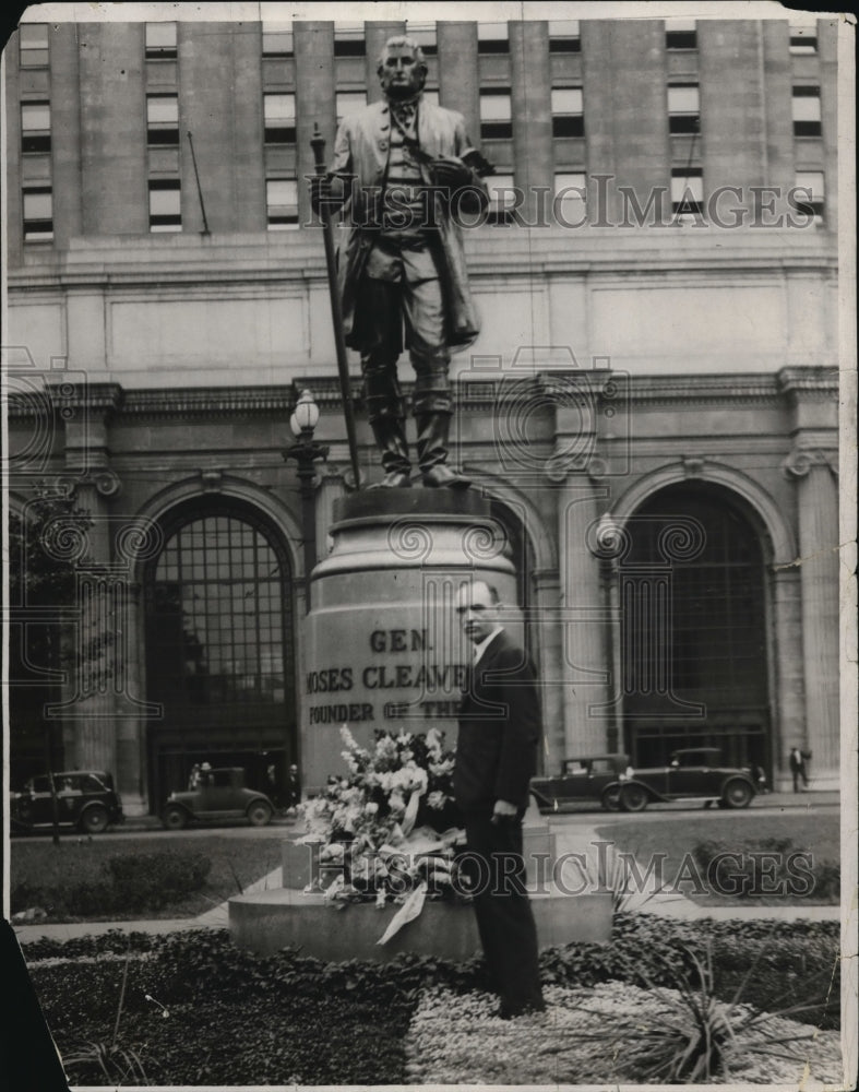 1930 Press Photo Moses Cleaveland Statue Honored by Warren M Briggs- Historic Images