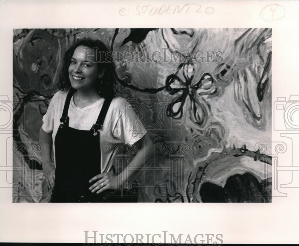 1992 Press Photo Claire Coleman, painting a Cleveland mural- Historic Images