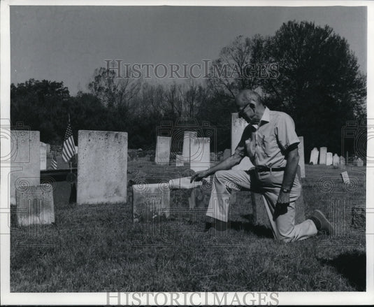 1971 Press Photo Grave of Moses Cleaveland and Charles R. Underhill- Historic Images