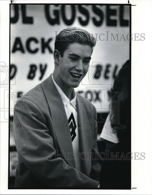 1991 Press Photo Mark Paul Gossellaar stars of Saved By The Bell meeting fans- Historic Images