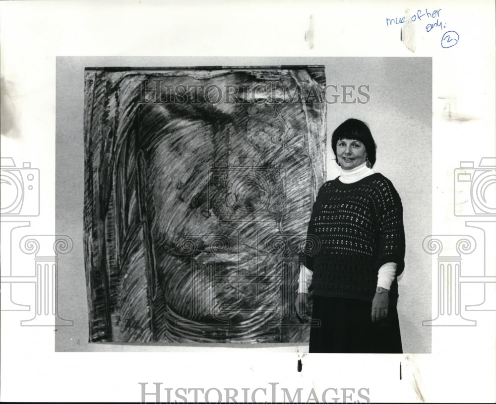 1991 Press Photo Pat Fallon Poses with her artwork Wasner Art Gallery - Historic Images