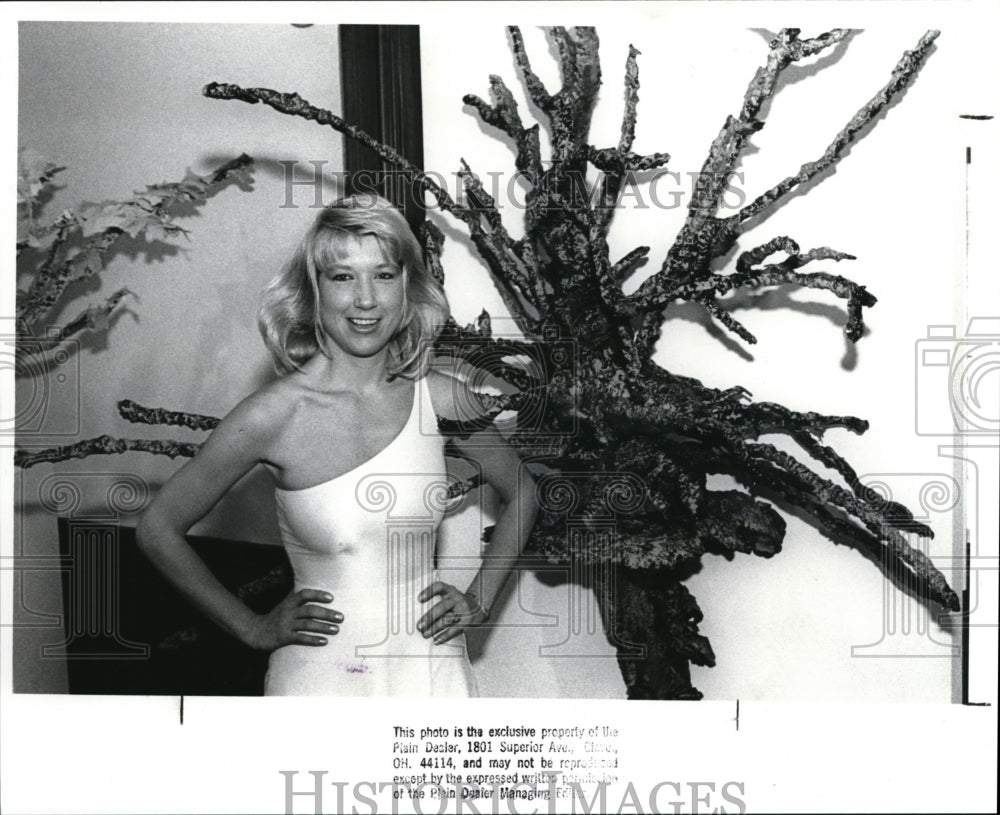 1989 Press Photo Mather Gallery&#39;s Christine French- Historic Images