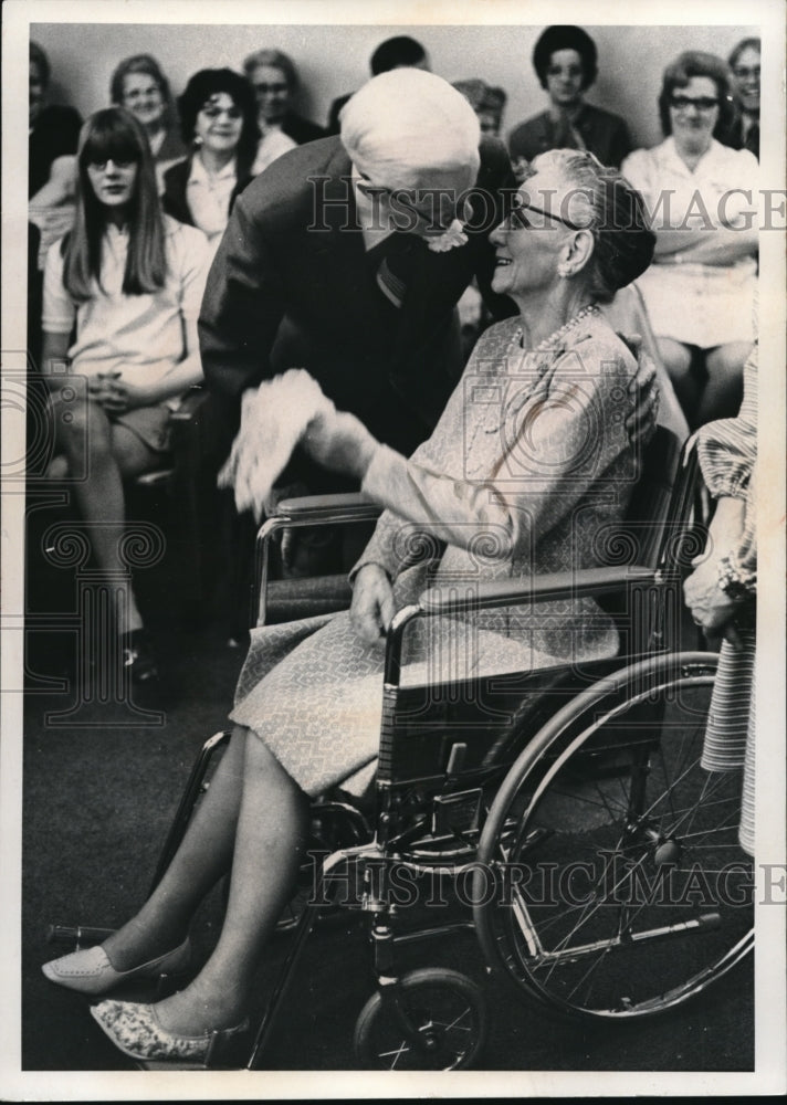 Load image into Gallery viewer, 1972 Press Photo Florence Davies 71 married Joseph Fawcett 74 Rev John Sykes
