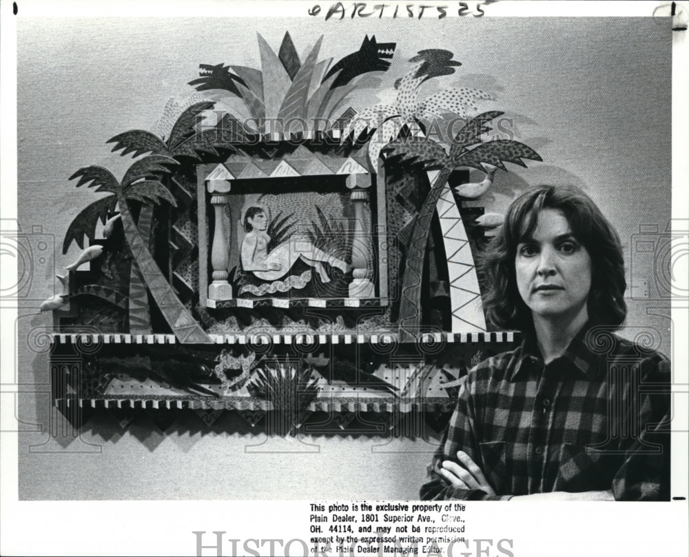 1988 Press Photo Artist Elizabeth Goshorn Gierosky with Eves Garden II painting- Historic Images