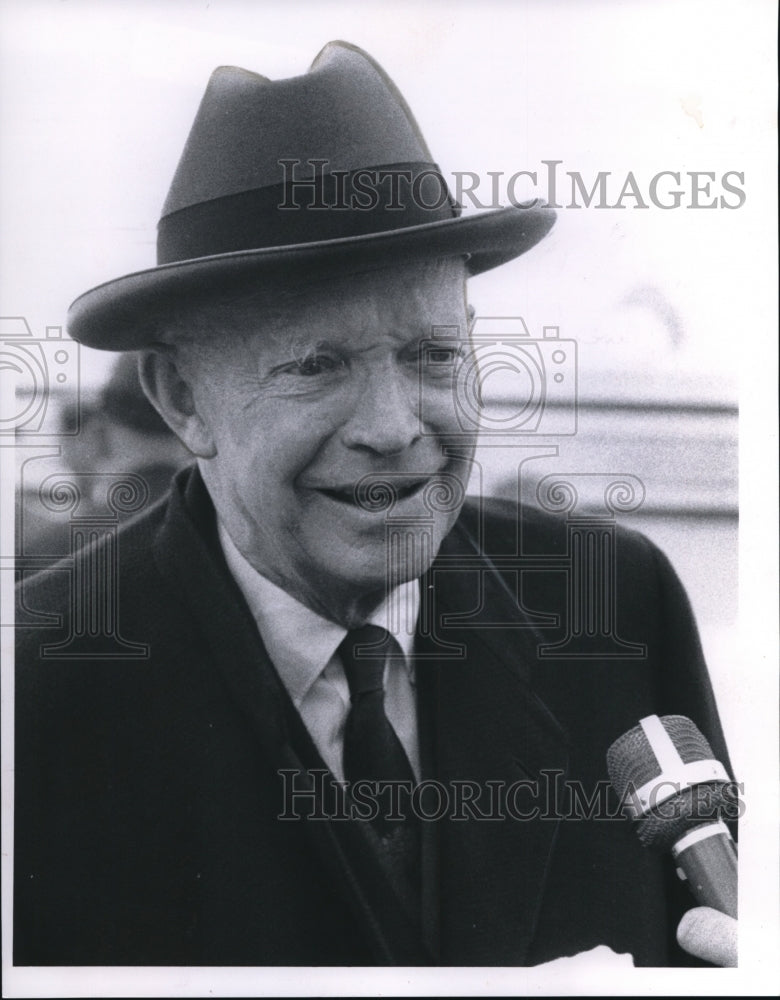 1966 Press Photo Former Pres. Dwight D. Eisenhower in Cleve for Stouffer Awards - Historic Images