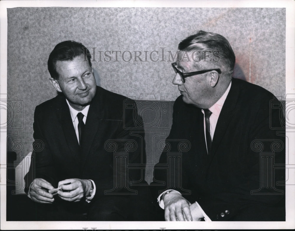 1965 Press Photo Dr. Harold L. Enarson  and Harry K. Newburn- Historic Images