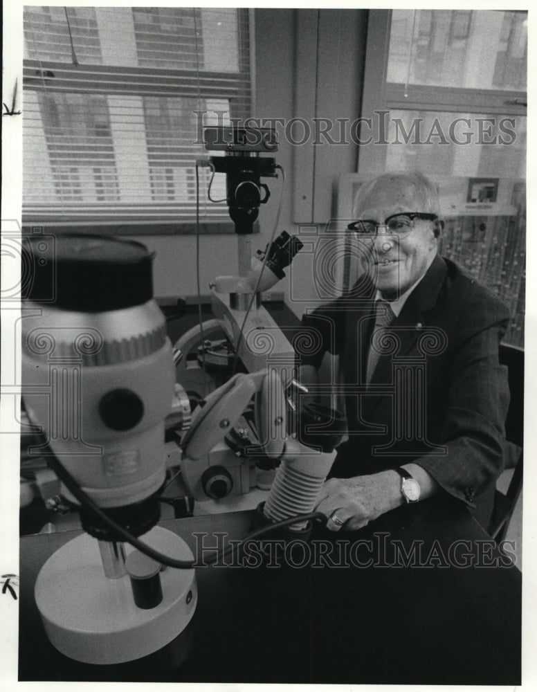 1964 Press Photo Dr. Sam Gerber at the county Morge- Historic Images