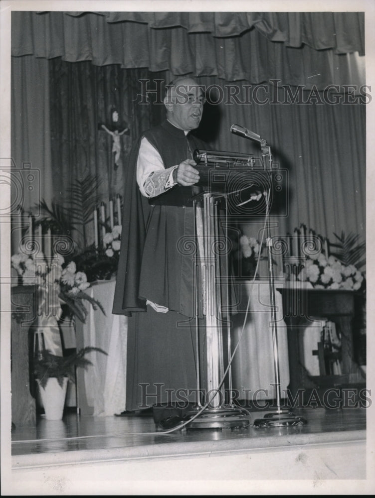 1962 Press Photo Bishop Eleuell speaks at Bendiction Dedication - cva13548- Historic Images