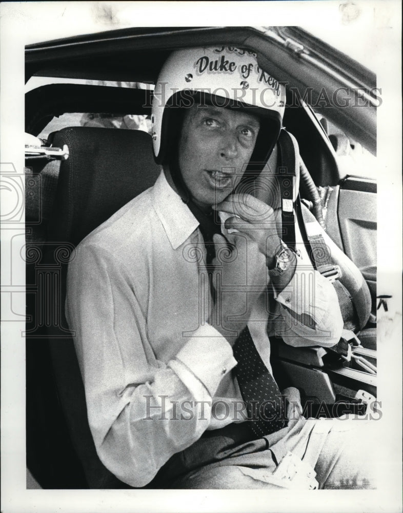 1984 Press Photo Britain&#39;s Duke of Kent tightens his crash helmet - Historic Images