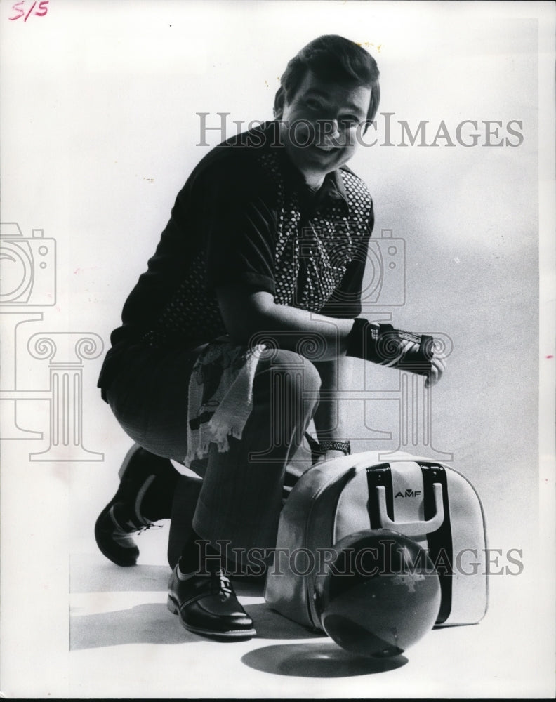 1975 Press Photo Dick Gluszek Bowling Player - Historic Images