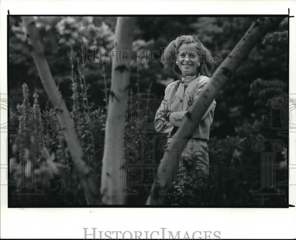 1990 Press Photo Ella M. Foshay Art Historian at Garden Center - Historic Images