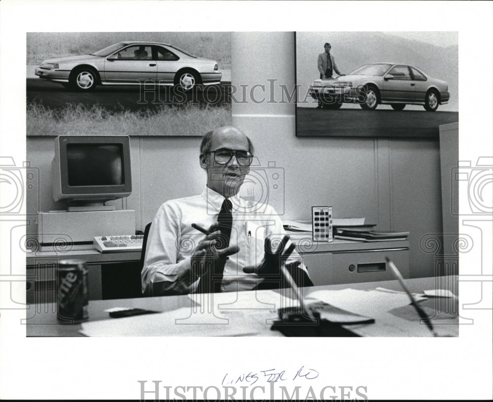 1988 Press Photo James R. Hackney of Ford Motor Company- Historic Images