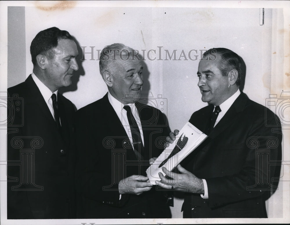 1967 Press Photo C. Bruce Hardy, Thomas Guthrie, Arthur E. Early- Historic Images