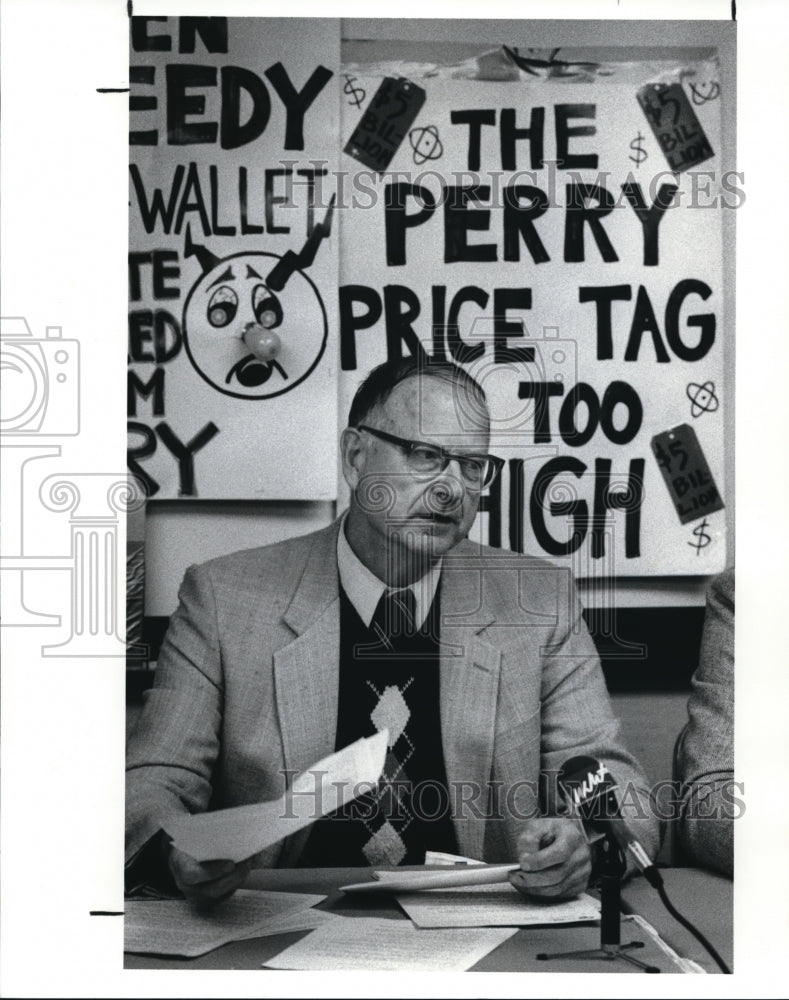 1988 Press Photo Arnold Gleisser of the western Reserve Alliance - Historic Images