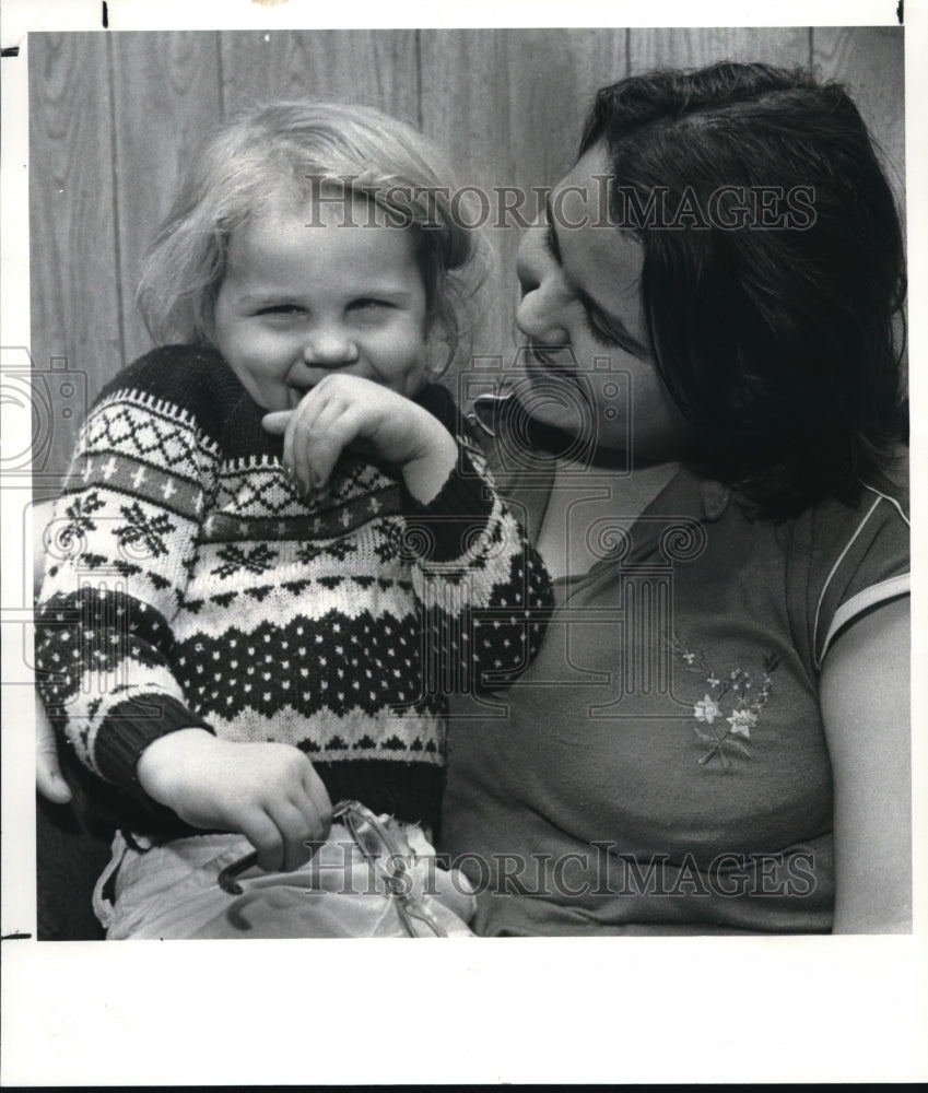 1982 Press Photo Denise Kay Gravely and mother Patricia Thompson- Historic Images